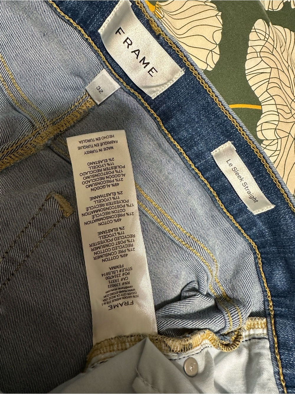 Frame Denim Le Sleek Straight Leg Jeans in Femma Wash 32 - Picture 6 of 6